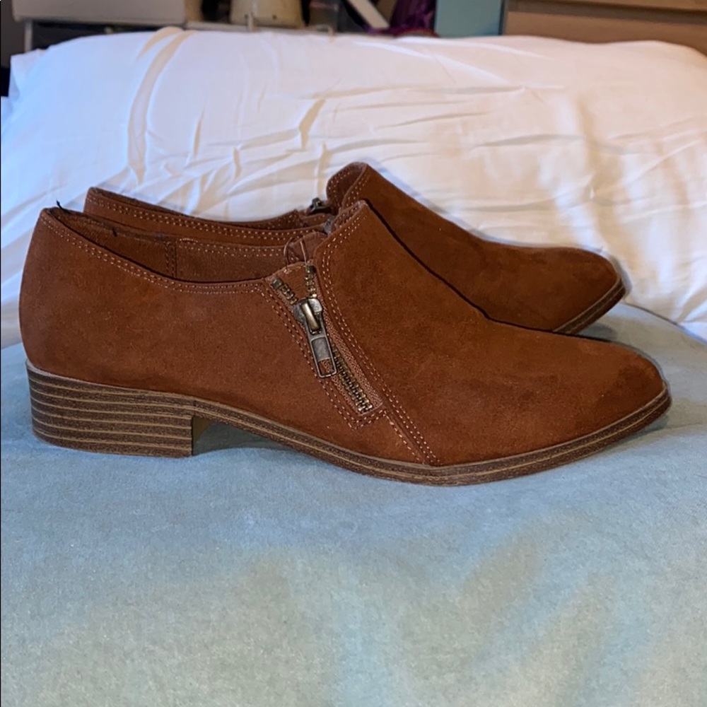 Cute brown suede brogues with double zip